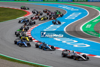 2024-06-23 - 17 ARON Paul (est), Hitech Pulse-Eigt, Dallara F2 2024, 07 CRAWFORD Jak (usa), DAMS Lucas Oil, Dallara F2 2024, 12 COLAPINTO Franco (arg), MP Motorsport, Dallara F2 2024, action, start, depart, during the 6th round of the 2024 FIA Formula 2 Championship from June 21 to 23, 2024 on the Circuit de Barcelona-Catalunya, in Montmeló, Spain - AUTO - FORMULA 2 2024 - BARCELONA - FORMULA 2 - MOTORS