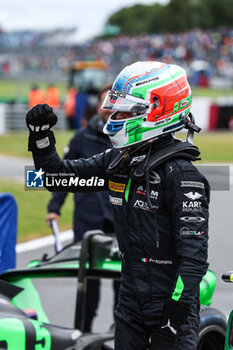 2024-07-06 - ANTONELLI Andrea Kimi (ita), Prema Racing, Dallara F2 2024, portrait celebration during the 8th round of the 2024 FIA Formula 2 Championship from July 5 to 7, 2024 on the Silverstone Circuit, in Silverstone, United Kingdom - AUTO - FORMULA 2 2024 - SILVERSTONE - FORMULA 2 - MOTORS