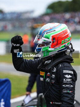 2024-07-06 - ANTONELLI Andrea Kimi (ita), Prema Racing, Dallara F2 2024, portrait celebration during the 8th round of the 2024 FIA Formula 2 Championship from July 5 to 7, 2024 on the Silverstone Circuit, in Silverstone, United Kingdom - AUTO - FORMULA 2 2024 - SILVERSTONE - FORMULA 2 - MOTORS