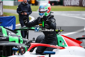 2024-07-06 - ANTONELLI Andrea Kimi (ita), Prema Racing, Dallara F2 2024, portrait celebration during the 8th round of the 2024 FIA Formula 2 Championship from July 5 to 7, 2024 on the Silverstone Circuit, in Silverstone, United Kingdom - AUTO - FORMULA 2 2024 - SILVERSTONE - FORMULA 2 - MOTORS