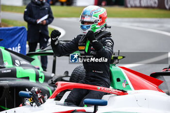 2024-07-06 - ANTONELLI Andrea Kimi (ita), Prema Racing, Dallara F2 2024, portrait celebration during the 8th round of the 2024 FIA Formula 2 Championship from July 5 to 7, 2024 on the Silverstone Circuit, in Silverstone, United Kingdom - AUTO - FORMULA 2 2024 - SILVERSTONE - FORMULA 2 - MOTORS