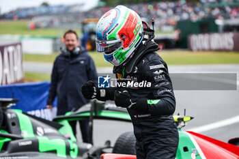 2024-07-06 - ANTONELLI Andrea Kimi (ita), Prema Racing, Dallara F2 2024, portrait celebration during the 8th round of the 2024 FIA Formula 2 Championship from July 5 to 7, 2024 on the Silverstone Circuit, in Silverstone, United Kingdom - AUTO - FORMULA 2 2024 - SILVERSTONE - FORMULA 2 - MOTORS