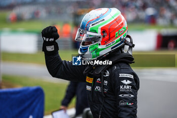 2024-07-06 - ANTONELLI Andrea Kimi (ita), Prema Racing, Dallara F2 2024, portrait celebration during the 8th round of the 2024 FIA Formula 2 Championship from July 5 to 7, 2024 on the Silverstone Circuit, in Silverstone, United Kingdom - AUTO - FORMULA 2 2024 - SILVERSTONE - FORMULA 2 - MOTORS