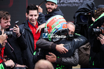 2024-07-06 - ANTONELLI Andrea Kimi (ita), Prema Racing, Dallara F2 2024, portrait celebration during the 8th round of the 2024 FIA Formula 2 Championship from July 5 to 7, 2024 on the Silverstone Circuit, in Silverstone, United Kingdom - AUTO - FORMULA 2 2024 - SILVERSTONE - FORMULA 2 - MOTORS