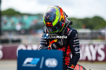 2024-07-07 - HADJAR Isack (fra), Campos Racing, Dallara F2 2024, portrait celebration victory during the 8th round of the 2024 FIA Formula 2 Championship from July 5 to 7, 2024 on the Silverstone Circuit, in Silverstone, United Kingdom - AUTO - FORMULA 2 2024 - SILVERSTONE - FORMULA 2 - MOTORS