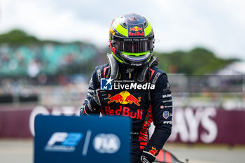 2024-07-07 - HADJAR Isack (fra), Campos Racing, Dallara F2 2024, portrait celebration victory during the 8th round of the 2024 FIA Formula 2 Championship from July 5 to 7, 2024 on the Silverstone Circuit, in Silverstone, United Kingdom - AUTO - FORMULA 2 2024 - SILVERSTONE - FORMULA 2 - MOTORS