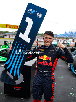 2024-07-07 - HADJAR Isack (fra), Campos Racing, Dallara F2 2024, portrait celebration victory during the 8th round of the 2024 FIA Formula 2 Championship from July 5 to 7, 2024 on the Silverstone Circuit, in Silverstone, United Kingdom - AUTO - FORMULA 2 2024 - SILVERSTONE - FORMULA 2 - MOTORS