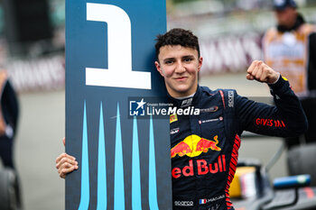 2024-07-07 - HADJAR Isack (fra), Campos Racing, Dallara F2 2024, portrait celebration victory during the 8th round of the 2024 FIA Formula 2 Championship from July 5 to 7, 2024 on the Silverstone Circuit, in Silverstone, United Kingdom - AUTO - FORMULA 2 2024 - SILVERSTONE - FORMULA 2 - MOTORS