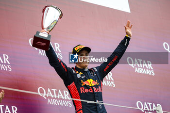 2024-07-07 - HADJAR Isack (fra), Campos Racing, Dallara F2 2024, portrait podium trophy during the 8th round of the 2024 FIA Formula 2 Championship from July 5 to 7, 2024 on the Silverstone Circuit, in Silverstone, United Kingdom - AUTO - FORMULA 2 2024 - SILVERSTONE - FORMULA 2 - MOTORS