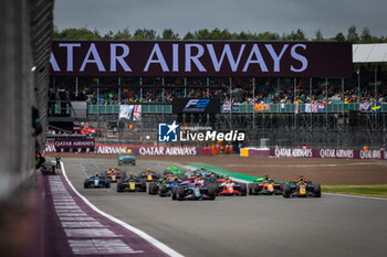 2024-07-07 - 01 MARTINS Victor (fra), ART Grand Prix, Dallara F2 2024, 20 HADJAR Isack (fra), Campos Racing, Dallara F2 2024, action, start, depart, during the 8th round of the 2024 FIA Formula 2 Championship from July 5 to 7, 2024 on the Silverstone Circuit, in Silverstone, United Kingdom - AUTO - FORMULA 2 2024 - SILVERSTONE - FORMULA 2 - MOTORS