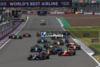 2024-07-07 - 01 MARTINS Victor (fra), ART Grand Prix, Dallara F2 2024, 03 BEARMAN Oliver (gbr), Prema Racing, Dallara F2 2024, 20 HADJAR Isack (fra), Campos Racing, Dallara F2 2024, action, start, depart, during the 8th round of the 2024 FIA Formula 2 Championship from July 5 to 7, 2024 on the Silverstone Circuit, in Silverstone, United Kingdom - AUTO - FORMULA 2 2024 - SILVERSTONE - FORMULA 2 - MOTORS