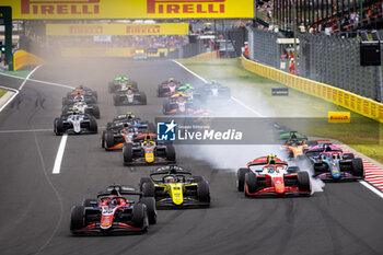 2024-07-20 - 22 VERSCHOOR Richard (nld), Trident, Dallara F2 2024, 09 MAINI Kush (ind), Invicta Racing, Dallara F2 2024, 04 ANTONELLI Andrea Kimi (ita), Prema Racing, Dallara F2 2024, action,start, depart, during the 9th round of the 2024 FIA Formula 2 Championship from July 19 to 21, 2024 on the Hungaroring, in Mogyorod, Hungary - AUTO - FORMULA 2 2024 - HUNGARORING - FORMULA 2 - MOTORS