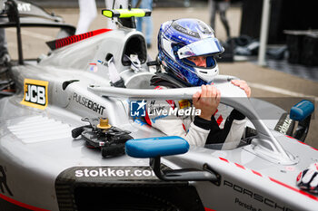 2024-07-21 - ARON Paul (est), Hitech Pulse-Eigt, Dallara F2 2024, portrait during the 9th round of the 2024 FIA Formula 2 Championship from July 19 to 21, 2024 on the Hungaroring, in Mogyorod, Hungary - AUTO - FORMULA 2 2024 - HUNGARORING - FORMULA 2 - MOTORS