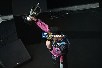 2024-07-21 - MARTINS Victor (fra), ART Grand Prix, Dallara F2 2024, portrait celebration podium during the 9th round of the 2024 FIA Formula 2 Championship from July 19 to 21, 2024 on the Hungaroring, in Mogyorod, Hungary - AUTO - FORMULA 2 2024 - HUNGARORING - FORMULA 2 - MOTORS