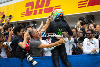 2024-07-21 - ANTONELLI Andrea Kimi (ita), Prema Racing, Dallara F2 2024, portrait, celebrate his win during the 9th round of the 2024 FIA Formula 2 Championship from July 19 to 21, 2024 on the Hungaroring, in Mogyorod, Hungary - AUTO - FORMULA 2 2024 - HUNGARORING - FORMULA 2 - MOTORS