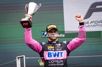 2024-07-21 - MARTINS Victor (fra), ART Grand Prix, Dallara F2 2024, portrait, podium during the 9th round of the 2024 FIA Formula 2 Championship from July 19 to 21, 2024 on the Hungaroring, in Mogyorod, Hungary - AUTO - FORMULA 2 2024 - HUNGARORING - FORMULA 2 - MOTORS