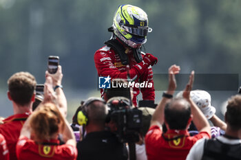 2024-08-31 - BEARMAN Oliver (gbr), Prema Racing, Dallara F2 2024, portrait celebration during the 11th round of the 2024 FIA Formula 2 Championship from August 30 to September 1, 2024 on the Autodromo Nazionale Monza, in Monza, Italy - AUTO - FORMULA 2 2024 - MONZA - FORMULA 2 - MOTORS