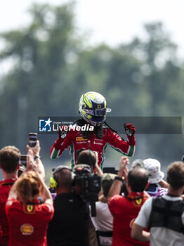 2024-08-31 - BEARMAN Oliver (gbr), Prema Racing, Dallara F2 2024, portrait celebration during the 11th round of the 2024 FIA Formula 2 Championship from August 30 to September 1, 2024 on the Autodromo Nazionale Monza, in Monza, Italy - AUTO - FORMULA 2 2024 - MONZA - FORMULA 2 - MOTORS