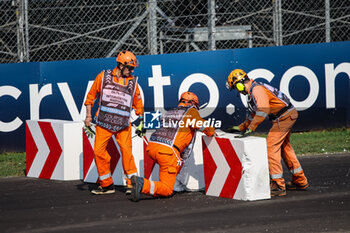 2024-09-01 - marshall, commissaire de piste, during the 11th round of the 2024 FIA Formula 2 Championship from August 30 to September 1, 2024 on the Autodromo Nazionale Monza, in Monza, Italy - AUTO - FORMULA 2 2024 - MONZA - FORMULA 2 - MOTORS