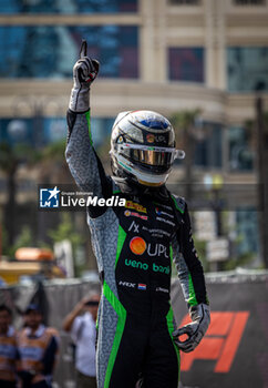 2024-09-14 - DURKSEN Joshua (pry), PHM AIX Racing, Dallara F2 2024, portrait Parc ferme celebration during the 12th round of the 2024 FIA Formula 2 Championship from September 13 to 15, 2024 on the Baku City Circuit, in Baku, Azerbaijan - AUTO - FORMULA 2 2024 - BAKU - FORMULA 2 - MOTORS