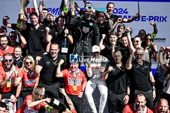 2024-04-14 - Family Photo Celebrating The Final Podium,During Fia World Championship Abb Formula E Round 7 ,Misano E-Prix Italy 2024 14 April , Misano , Italy - FIA WORLD CHAMPIONSHIP ABB FORMULA E ROUND 7 ,MISANO E-PRIX ITALY 2024  - FORMULA E - MOTORS