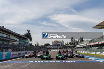 2024-01-11 - Family picture on the grid, portrait during the 2024 Hankook Mexico City ePrix, 1st meeting of the 2023-24 ABB FIA Formula E World Championship, on the Autodromo Hermanos Rodriguez from January 11 to 13, in Mexico City, Mexico - 2024 FORMULA E HANKOOK MEXICO CITY EPRIX - FORMULA E - MOTORS