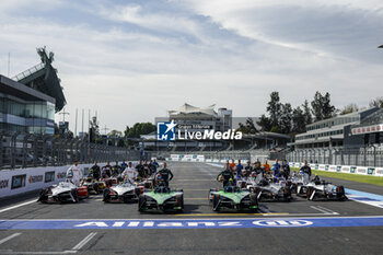 2024-01-11 - Drivers family picture during the 2024 Hankook Mexico City ePrix, 1st meeting of the 2023-24 ABB FIA Formula E World Championship, on the Autodromo Hermanos Rodriguez from January 11 to 13, in Mexico City, Mexico - 2024 FORMULA E HANKOOK MEXICO CITY EPRIX - FORMULA E - MOTORS