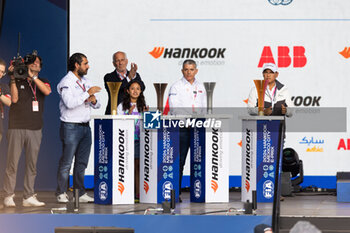 2024-01-13 - Mike Mustapha, President Smart Buildings Division, ABB, Alex Inho Choi, Fia girls on track, during the 2024 Hankook Mexico City ePrix, 1st meeting of the 2023-24 ABB FIA Formula E World Championship, on the Autodromo Hermanos Rodriguez from January 11 to 13, in Mexico City, Mexico - 2024 FORMULA E HANKOOK MEXICO CITY EPRIX - FORMULA E - MOTORS