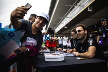 2024-01-13 - VERGNE Jean-Eric (fra), DS Penske, DS E-Tense FE23, autograph session, session autographe during the 2024 Hankook Mexico City ePrix, 1st meeting of the 2023-24 ABB FIA Formula E World Championship, on the Autodromo Hermanos Rodriguez from January 11 to 13, in Mexico City, Mexico - 2024 FORMULA E HANKOOK MEXICO CITY EPRIX - FORMULA E - MOTORS