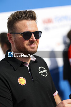 2024-01-25 - ROWLAND Oliver (gbr), Nissan Formula E Team, Nissan e-4ORCE 04, portrait during the 2024 Diriyah E-Prix, 2nd meeting of the 2023-24 ABB FIA Formula E World Championship, on the Riyadh Street Circuit from January 25 to 27, in Diriyah, Saudi Arabia - 2024 FORMULA E DIRIYAH E-PRIX - FORMULA E - MOTORS