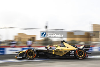 2024-01-26 - 02 VANDOORNE Stoffel (bel), DS Penske, DS E-Tense FE23, pitlane, ambiance during the 2024 Diriyah E-Prix, 2nd meeting of the 2023-24 ABB FIA Formula E World Championship, on the Riyadh Street Circuit from January 25 to 27, in Diriyah, Saudi Arabia - 2024 FORMULA E DIRIYAH E-PRIX - FORMULA E - MOTORS