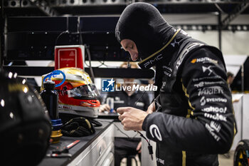2024-01-26 - VERGNE Jean-Eric (fra), DS Penske, DS E-Tense FE23, portrait during the 2024 Diriyah E-Prix, 2nd meeting of the 2023-24 ABB FIA Formula E World Championship, on the Riyadh Street Circuit from January 25 to 27, in Diriyah, Saudi Arabia - 2024 FORMULA E DIRIYAH E-PRIX - FORMULA E - MOTORS