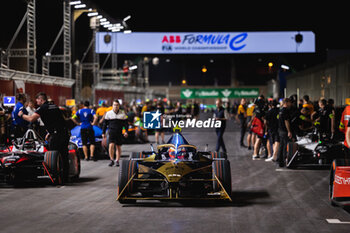 2024-01-26 - 25 VERGNE Jean-Eric (fra), DS Penske, DS E-Tense FE23, action grille de depart, starting grid during the 2024 Diriyah E-Prix, 2nd meeting of the 2023-24 ABB FIA Formula E World Championship, on the Riyadh Street Circuit from January 25 to 27, in Diriyah, Saudi Arabia - 2024 FORMULA E DIRIYAH E-PRIX - FORMULA E - MOTORS