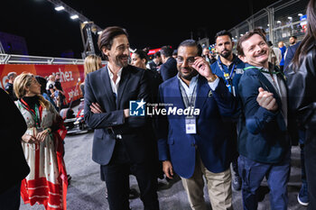 2024-01-26 - Adrien Brody, actor and producer, grille de depart, starting grid during the 2024 Diriyah E-Prix, 2nd meeting of the 2023-24 ABB FIA Formula E World Championship, on the Riyadh Street Circuit from January 25 to 27, in Diriyah, Saudi Arabia - 2024 FORMULA E DIRIYAH E-PRIX - FORMULA E - MOTORS