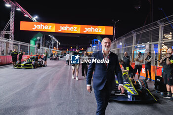 2024-01-26 - DODDS Jeff, Chief Executive Officer - Formula E, portrait grille de depart, starting grid during the 2024 Diriyah E-Prix, 2nd meeting of the 2023-24 ABB FIA Formula E World Championship, on the Riyadh Street Circuit from January 25 to 27, in Diriyah, Saudi Arabia - 2024 FORMULA E DIRIYAH E-PRIX - FORMULA E - MOTORS