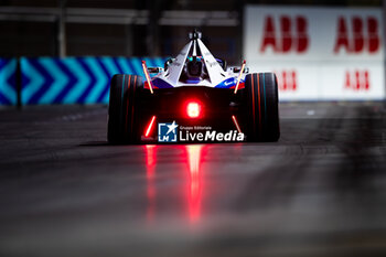 2024-01-26 - 01 DENNIS Jake (gbr), Andretti Global, Porsche 99X Electric, action during the 2024 Diriyah E-Prix, 2nd meeting of the 2023-24 ABB FIA Formula E World Championship, on the Riyadh Street Circuit from January 25 to 27, in Diriyah, Saudi Arabia - 2024 FORMULA E DIRIYAH E-PRIX - FORMULA E - MOTORS