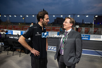 2024-01-26 - VERGNE Jean-Eric (fra), DS Penske, DS E-Tense FE23, portrait Ludovic Pouille French Ambassador to KSA portrait during the 2024 Diriyah E-Prix, 2nd meeting of the 2023-24 ABB FIA Formula E World Championship, on the Riyadh Street Circuit from January 25 to 27, in Diriyah, Saudi Arabia - 2024 FORMULA E DIRIYAH E-PRIX - FORMULA E - MOTORS