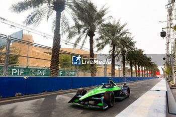 2024-01-27 - 16 BUEMI Sébastien (swi), Envision Racing, Jaguar I-Type 6, action during the 2024 Diriyah E-Prix, 2nd meeting of the 2023-24 ABB FIA Formula E World Championship, on the Riyadh Street Circuit from January 25 to 27, in Diriyah, Saudi Arabia - 2024 FORMULA E DIRIYAH E-PRIX - FORMULA E - MOTORS