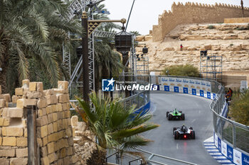 2024-01-27 - 16 BUEMI Sébastien (swi), Envision Racing, Jaguar I-Type 6, 37 CASSIDY Nick (nzl), Jaguar TCS Racing, Jaguar I-Type 6, action during the 2024 Diriyah E-Prix, 2nd meeting of the 2023-24 ABB FIA Formula E World Championship, on the Riyadh Street Circuit from January 25 to 27, in Diriyah, Saudi Arabia - 2024 FORMULA E DIRIYAH E-PRIX - FORMULA E - MOTORS