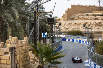 2024-01-27 - 01 DENNIS Jake (gbr), Andretti Global, Porsche 99X Electric, action during the 2024 Diriyah E-Prix, 2nd meeting of the 2023-24 ABB FIA Formula E World Championship, on the Riyadh Street Circuit from January 25 to 27, in Diriyah, Saudi Arabia - 2024 FORMULA E DIRIYAH E-PRIX - FORMULA E - MOTORS