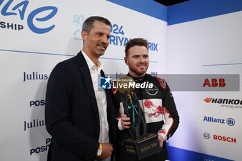 2024-01-27 - ROWLAND Oliver (gbr), Nissan Formula E Team, Nissan e-4ORCE 04, portrait during the 2024 Diriyah E-Prix, 2nd meeting of the 2023-24 ABB FIA Formula E World Championship, on the Riyadh Street Circuit from January 25 to 27, in Diriyah, Saudi Arabia - 2024 FORMULA E DIRIYAH E-PRIX - FORMULA E - MOTORS
