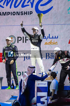 2024-01-27 - CASSIDY Nick (nzl), Jaguar TCS Racing, Jaguar I-Type 6, vainqueur, winner, portrait during the 2024 Diriyah E-Prix, 2nd meeting of the 2023-24 ABB FIA Formula E World Championship, on the Riyadh Street Circuit from January 25 to 27, in Diriyah, Saudi Arabia - 2024 FORMULA E DIRIYAH E-PRIX - FORMULA E - MOTORS