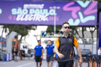 2024-03-14 - HUGHES Jake (gbr), NEOM McLaren Formula E Team, Nissan e-4ORCE 04, portrait during the 2024 Sao Paulo ePrix, 3rd meeting of the 2023-24 ABB FIA Formula E World Championship, on the Sao Paulo Street Circuit from March 24 to 26, 2024 in Sao Paulo, Brazil - 2024 FORMULA E SAO PAULO EPRIX - FORMULA E - MOTORS