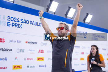 2024-03-14 - BIRD Sam (gbr), NEOM McLaren Formula E Team, Nissan e-4ORCE 04, portrait during the 2024 Sao Paulo ePrix, 3rd meeting of the 2023-24 ABB FIA Formula E World Championship, on the Sao Paulo Street Circuit from March 24 to 26, 2024 in Sao Paulo, Brazil - 2024 FORMULA E SAO PAULO EPRIX - FORMULA E - MOTORS