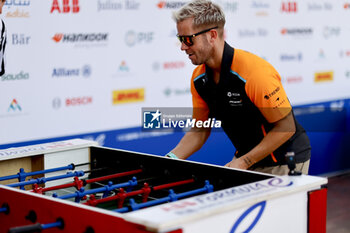 2024-03-14 - BIRD Sam (gbr), NEOM McLaren Formula E Team, Nissan e-4ORCE 04, portrait during the 2024 Sao Paulo ePrix, 3rd meeting of the 2023-24 ABB FIA Formula E World Championship, on the Sao Paulo Street Circuit from March 24 to 26, 2024 in Sao Paulo, Brazil - 2024 FORMULA E SAO PAULO EPRIX - FORMULA E - MOTORS