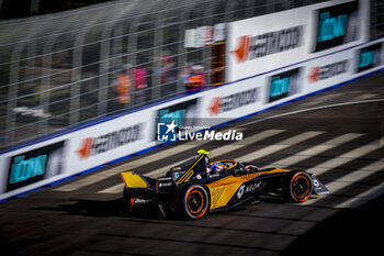 2024-03-15 - 05 HUGHES Jake (gbr), NEOM McLaren Formula E Team, Nissan e-4ORCE 04, action during the 2024 Sao Paulo ePrix, 3rd meeting of the 2023-24 ABB FIA Formula E World Championship, on the Sao Paulo Street Circuit from March 24 to 26, 2024 in Sao Paulo, Brazil - 2024 FORMULA E SAO PAULO EPRIX - FORMULA E - MOTORS