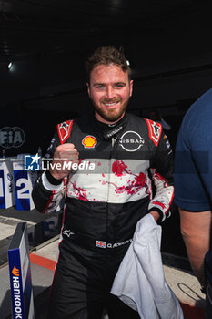 2024-03-16 - ROWLAND Oliver (gbr), Nissan Formula E Team, Nissan e-4ORCE 04, portrait at parc fermé during the 2024 Sao Paulo ePrix, 3rd meeting of the 2023-24 ABB FIA Formula E World Championship, on the Sao Paulo Street Circuit from March 24 to 26, 2024 in Sao Paulo, Brazil - 2024 FORMULA E SAO PAULO EPRIX - FORMULA E - MOTORS