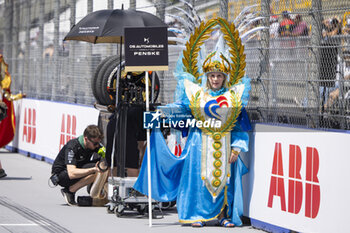 2024-03-16 - Ambiance on the grid during the 2024 Sao Paulo ePrix, 3rd meeting of the 2023-24 ABB FIA Formula E World Championship, on the Sao Paulo Street Circuit from March 24 to 26, 2024 in Sao Paulo, Brazil - 2024 FORMULA E SAO PAULO EPRIX - FORMULA E - MOTORS