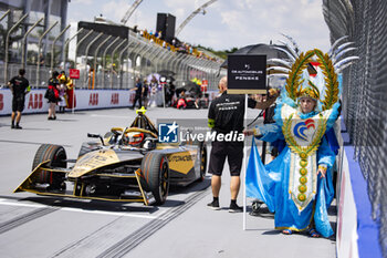 2024-03-16 - 25 VERGNE Jean-Eric (fra), DS Penske, DS E-Tense FE23, Ambiance on the grid during the 2024 Sao Paulo ePrix, 3rd meeting of the 2023-24 ABB FIA Formula E World Championship, on the Sao Paulo Street Circuit from March 24 to 26, 2024 in Sao Paulo, Brazil - 2024 FORMULA E SAO PAULO EPRIX - FORMULA E - MOTORS