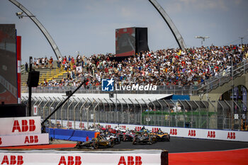 2024-03-16 - Start of the race during the 2024 Sao Paulo ePrix, 3rd meeting of the 2023-24 ABB FIA Formula E World Championship, on the Sao Paulo Street Circuit from March 24 to 26, 2024 in Sao Paulo, Brazil - 2024 FORMULA E SAO PAULO EPRIX - FORMULA E - MOTORS